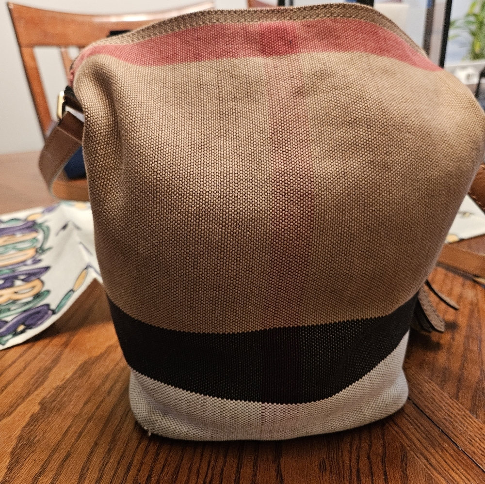 Burberry Ashby Bucket bag - Picture 5 of 12